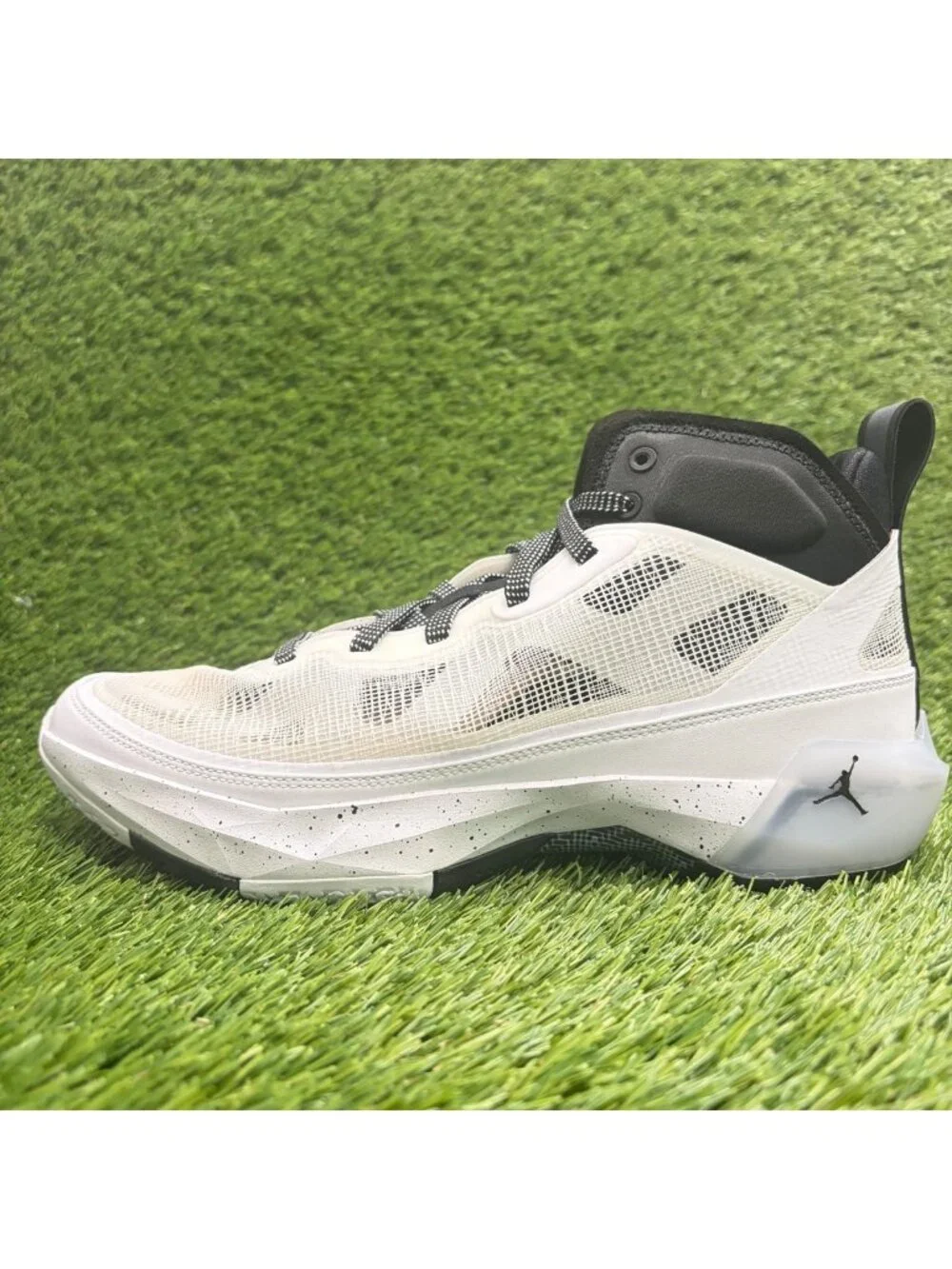 Air Jordan XXXVII 37 Mens Size 9 White Black Basketball Running Shoes Sneakers